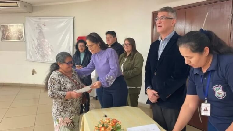  Comuna entrega certificados de ocupación de lotes a 28 familias de la fracción Mangal.