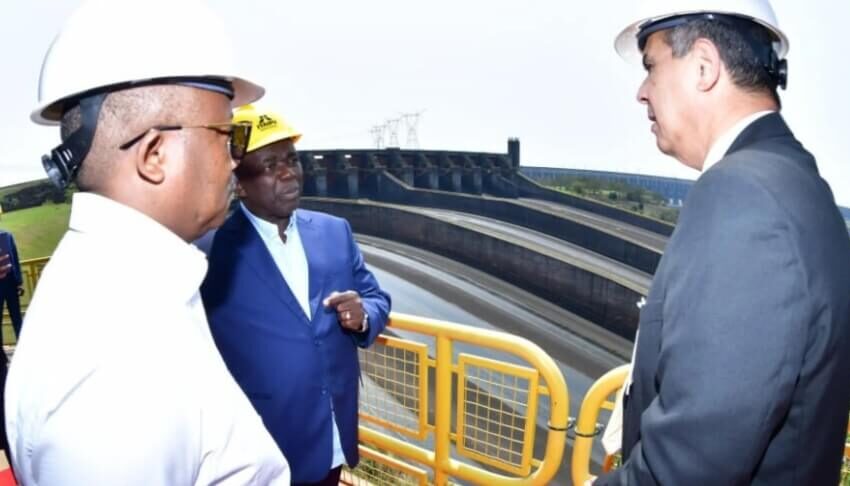  El presidente de Guinea-Bisáu recorre la hidroeléctrica de Itaipú.