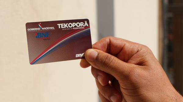  Entregan nuevas tarjetas para el cobro de Tekoporã en la Gobernación