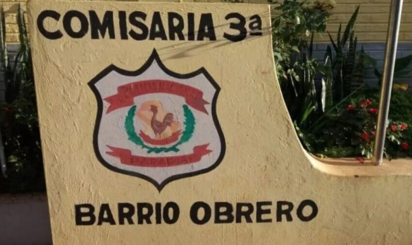  Desconocido hurta motocicleta del estacionamiento de un supermercado.