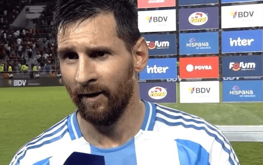  La queja de Lionel Messi por el campo de juego