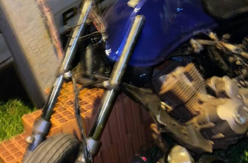  PJC: Ocupante de una motocicleta quedó lesionado tras chocar contra un camión