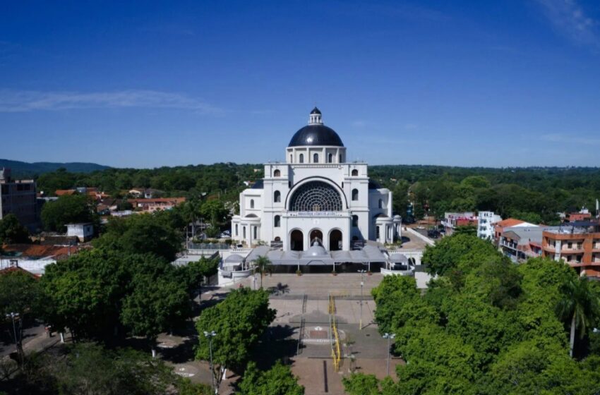  Basílica de Caacupé convoca a las “kuña guapas” a limpiar para las celebraciones