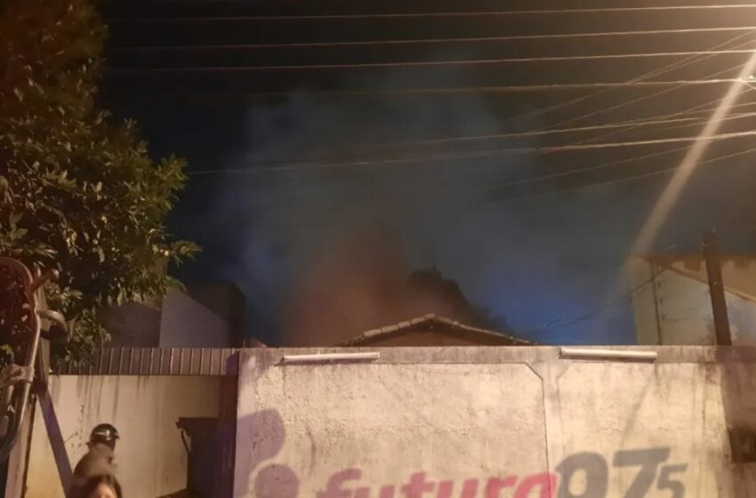  Incendio consume vivienda en el Barrio Mariscal Estigarribia