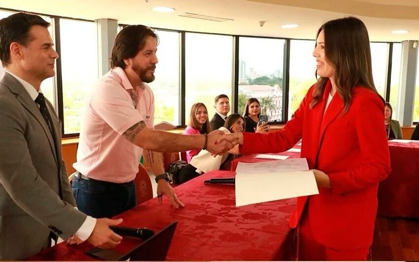  El Senador Rubén Velázquez lidera entrega de certificados en taller de comunicación política