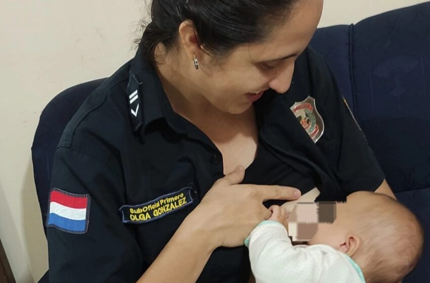  Policía amamantó a beba de cuatro meses mientras buscaban a su madre