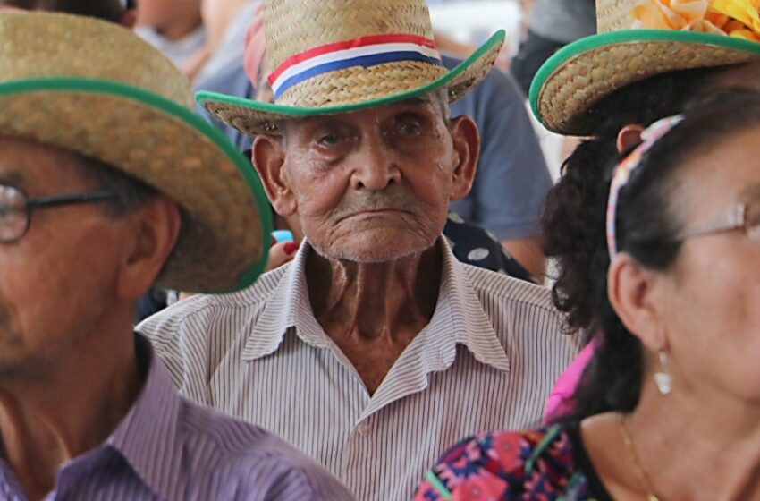  Propuesta legislativa apunta a descuentos de agua y luz para adultos mayores en vulnerabilidad
