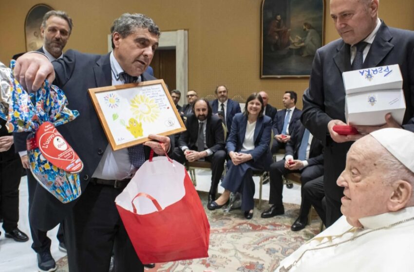  Francisco recibe al personal que lo trató en el hospital: “Gracias por vuestro servicio”