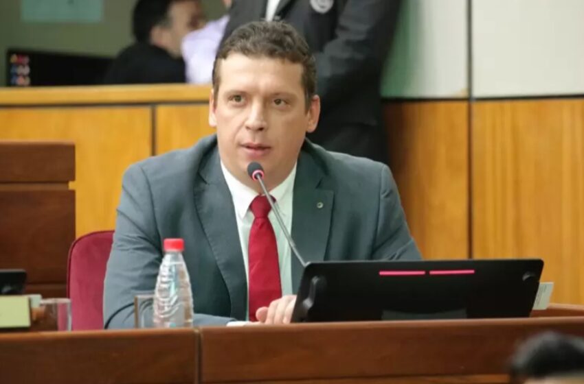  Senador oficialista está a favor de volver a los horarios de verano e invierno