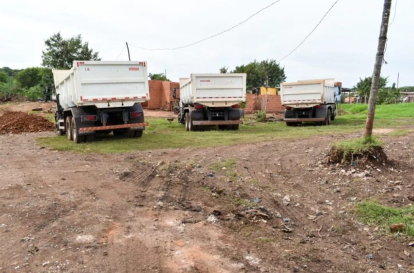  Gobernación inició el arreglo de caminos en el asentamiento Virgen Morenita de PJC