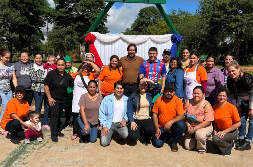  Senador Rubén Velázquez visita feria de emprendedores en J. Augusto Saldívar
