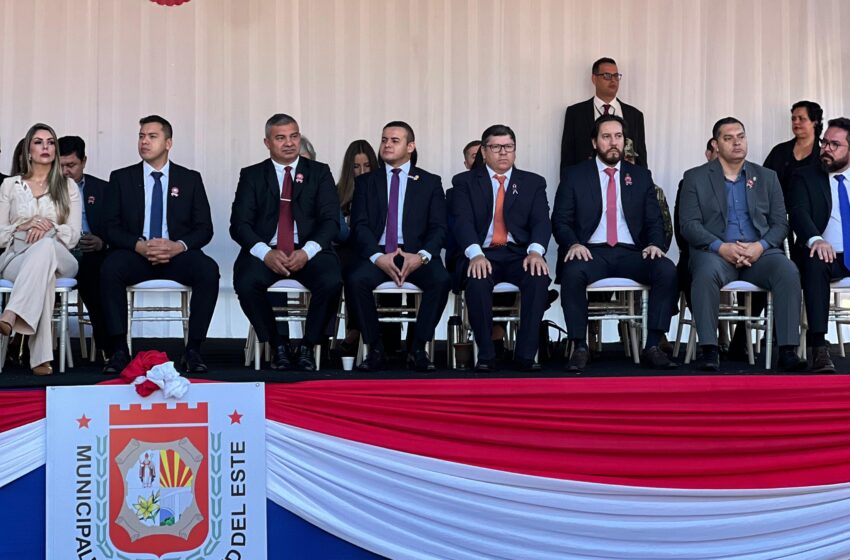  Senador Rubén Velázquez participó del desfile cívico-militar en homenaje a la patria en Ciudad del Este