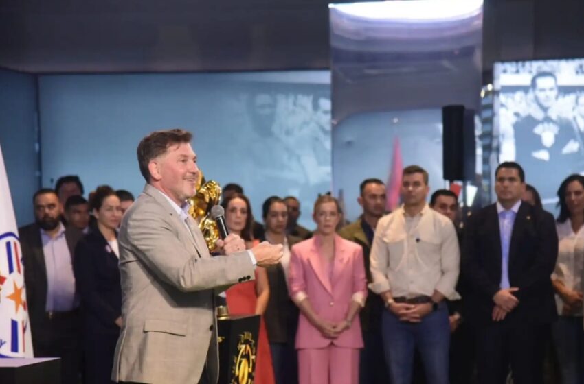  El Puerto de Asunción recibe al FIFA Museum y al Museo Conmebol