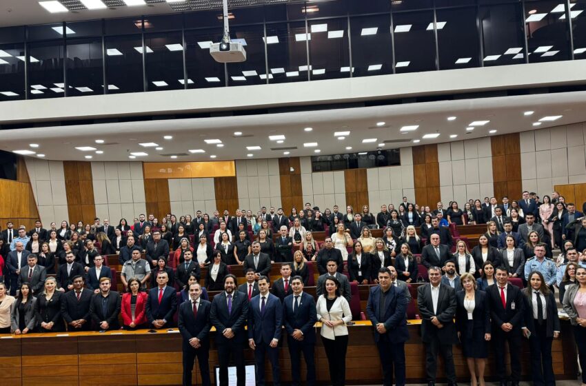  Se realizó la ceremonia de graduación del diplomado en políticas de prevención y lucha contra el consumo de drogas