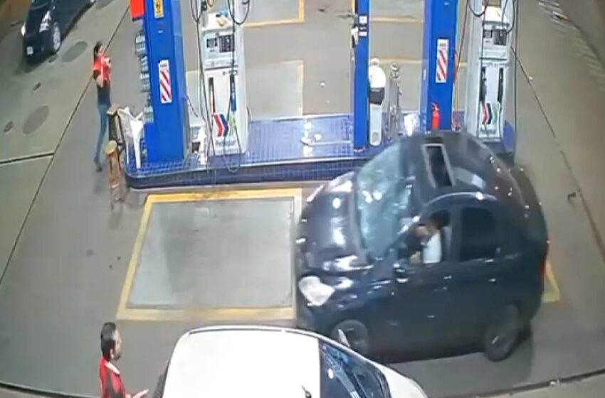  Buscan al “loco del volante” que atropelló a un grupo de personas