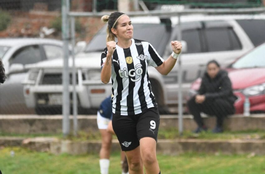  Fútbol femenino: Libertad golea y toma la cima del Anual