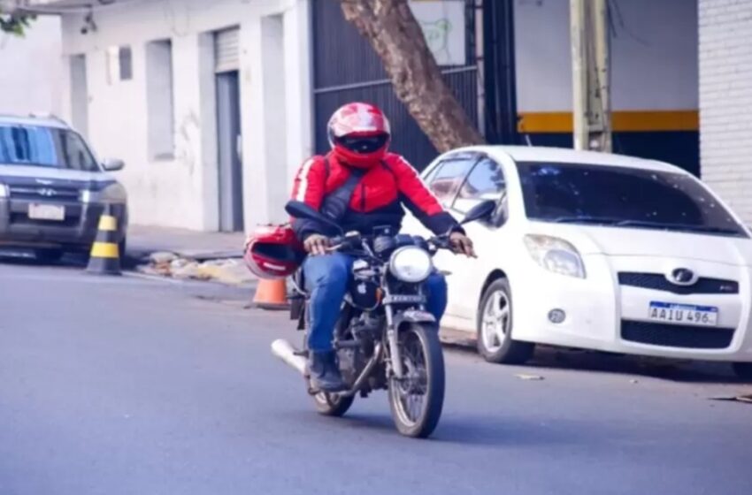  MOPC: conducir con auriculares está prohibido y puede costar multas de hasta G. 780.000