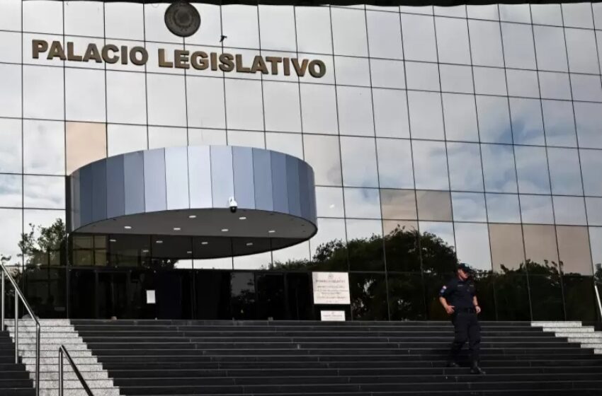  Exigen lista de exlegisladores con “jubilación VIP” para denunciarlos ante la Fiscalía