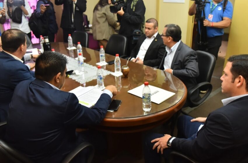  Comisión de Diputados dictaminó a favor de destitución de Miguel Prieto y podrían echarlo mañana