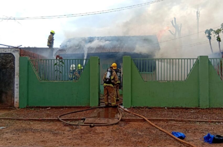 Una vivienda ardió en llamas en Pedro Juan Caballero