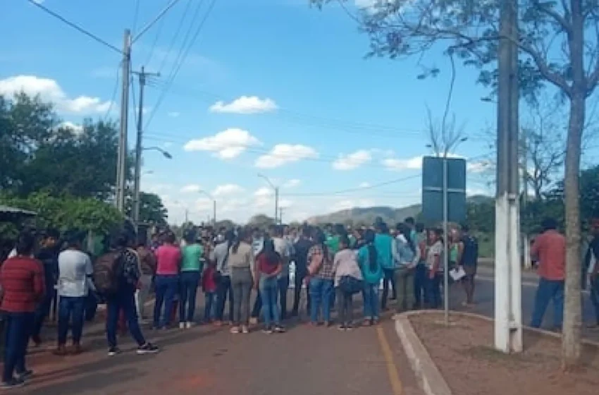  Indígenas cierran ruta en Amambay para exigir reapertura del INDI y mayor asistencia