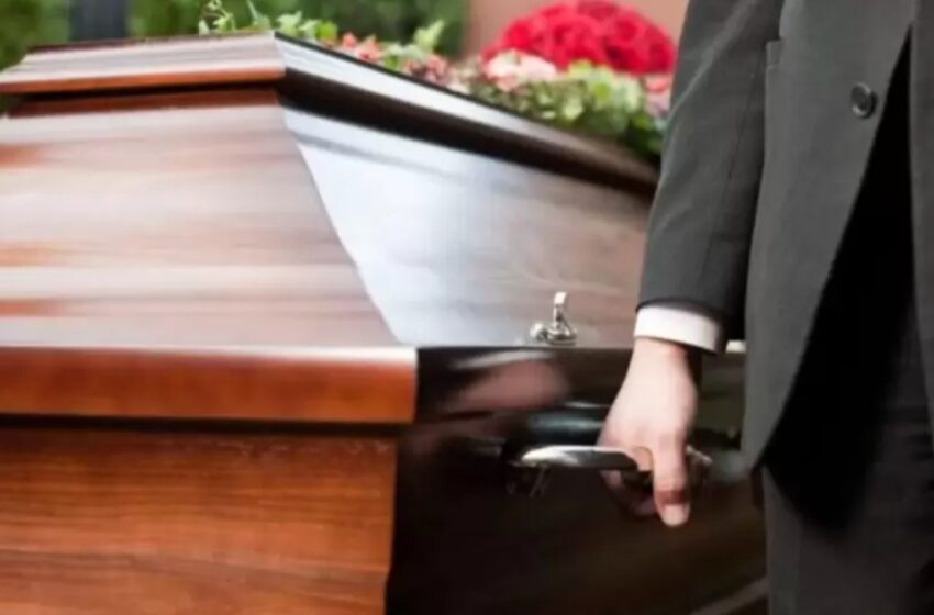  Funeraria incumplió servicio con asegurado que pagó durante 36 años, denuncian familiares