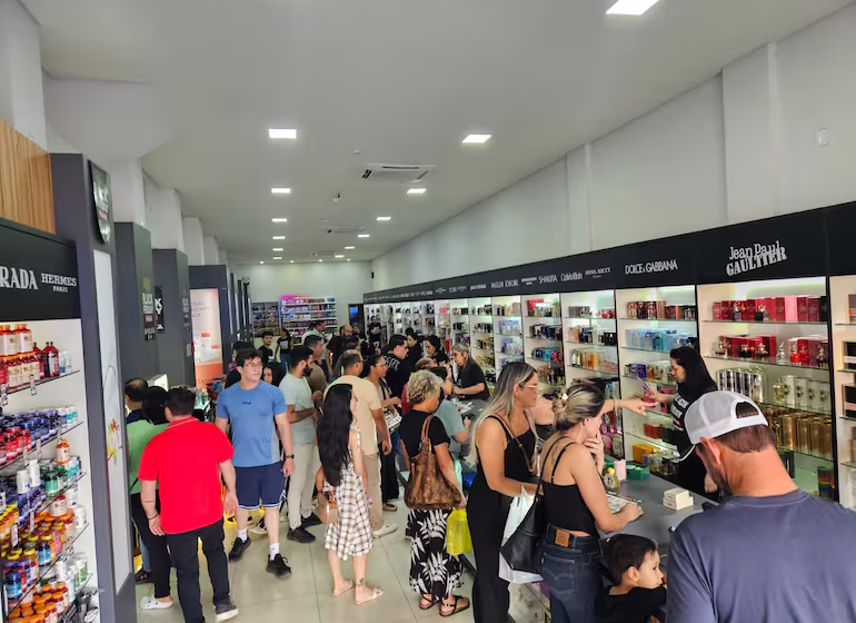  PJC: Masiva presencia de turistas en primer día del Black Friday Frontera