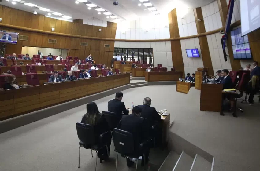  Media sanción a ley que regula las relaciones laborales en salones de belleza