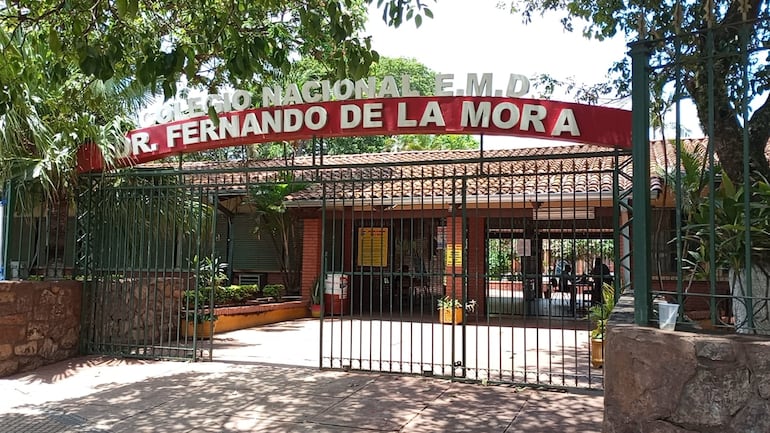  Padres de alumna trans denuncian discriminación en un colegio de Fernando de la Mora