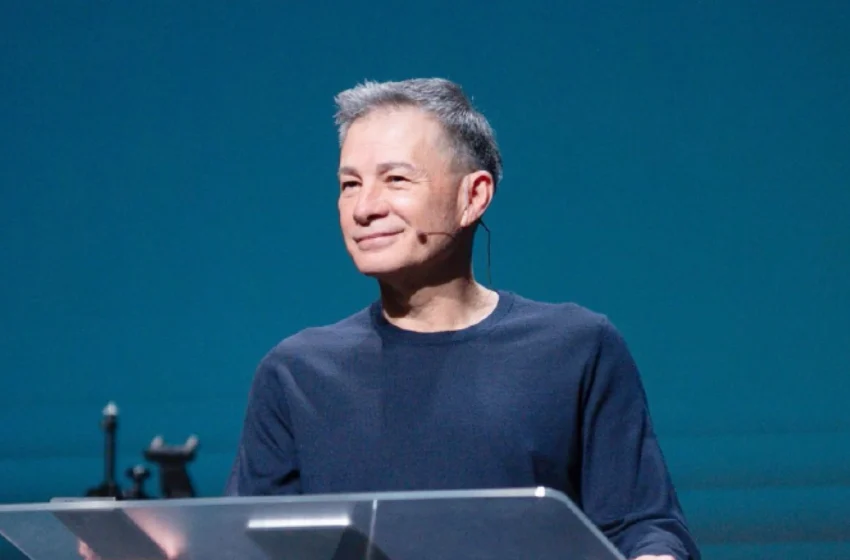  Peña recibe bendición de polémico pastor