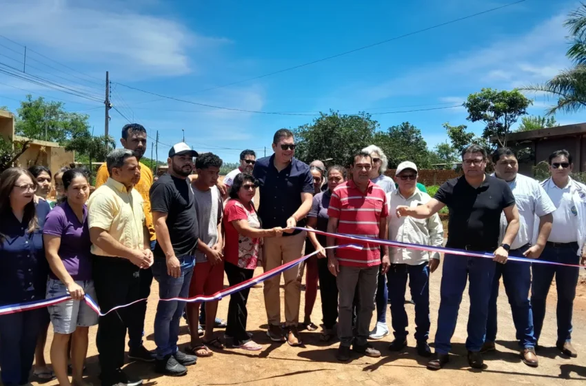  Gobernación inaugura más de 4.000 metros cuadrados de empedrado en el barrio Portal 2