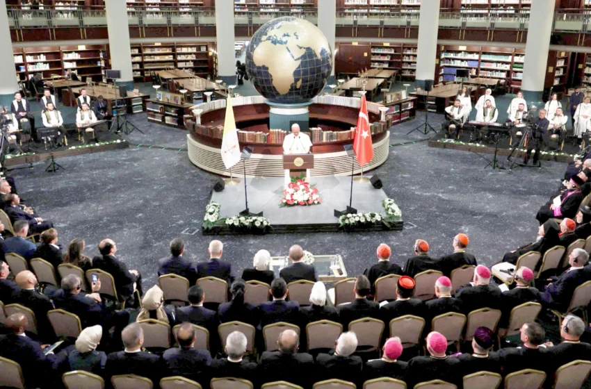  En Turquía, el Papa advierte que el futuro de la humanidad está en juego