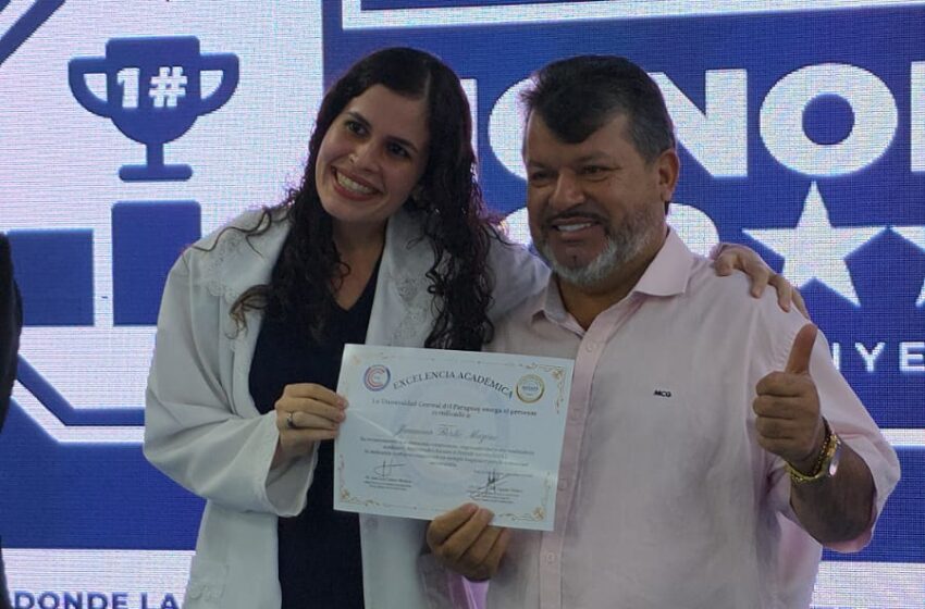  UCP-PJC Entrega Certificados al Mérito Académico a estudiantes destacados de la carrera de Medicina