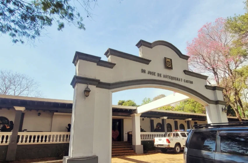  CDE: Mujica depende de préstamo para deudas atrasadas y salarios