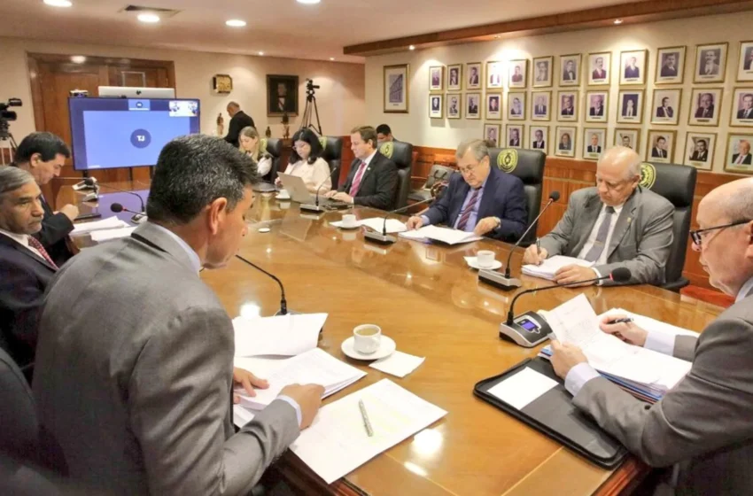  Filtran supuesta “reunión secreta” de ministros de la Corte con Peña y Cartes