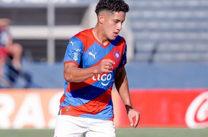  Se cambia al fútbol de salón mientras purga su larga suspensión