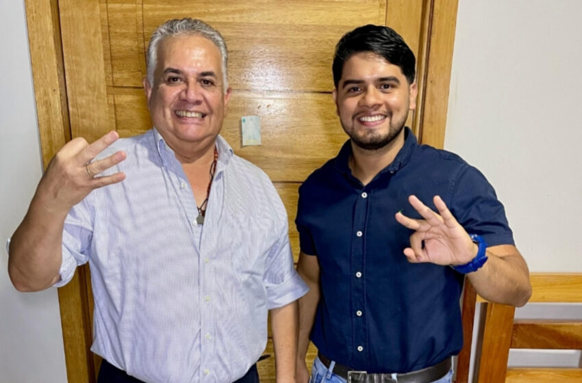  Arq. Miguel Rojas León y el Abog. Lucas Chávez se reúnen con vecinos del barrio San Antonio de PJC