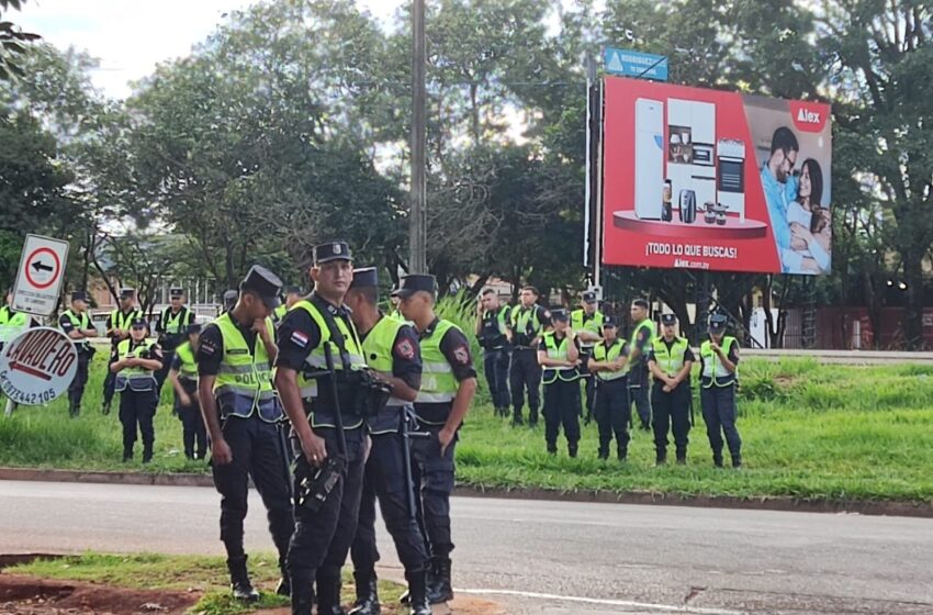  Docentes de Pedro Juan Caballero se movilizan ante tratamiento de Caja Fiscal