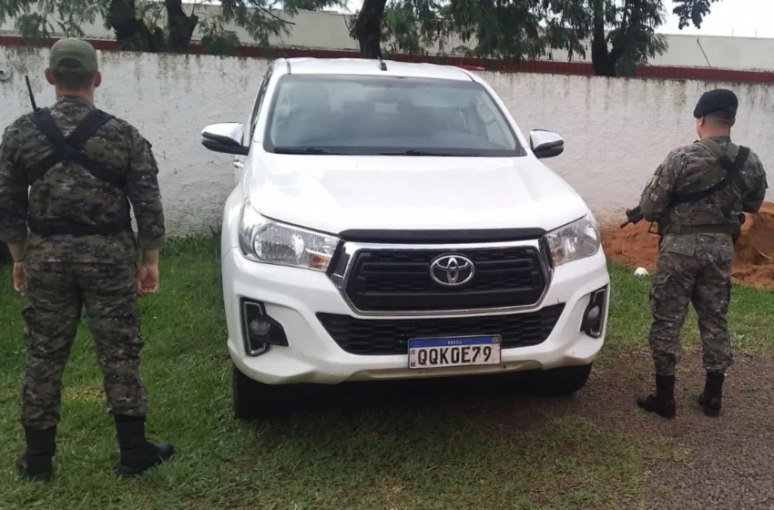  Tras una persecución, abandonan lujosa camioneta con denuncias de robo en Brasil