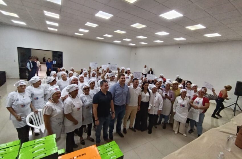 Gobernador encabezó entrega de certificados y kits a nuevos profesionales de cocina