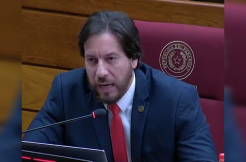  Senador Velázquez solicita juicio político al Contralor por presunto “blanqueamiento” a Santiago Peña