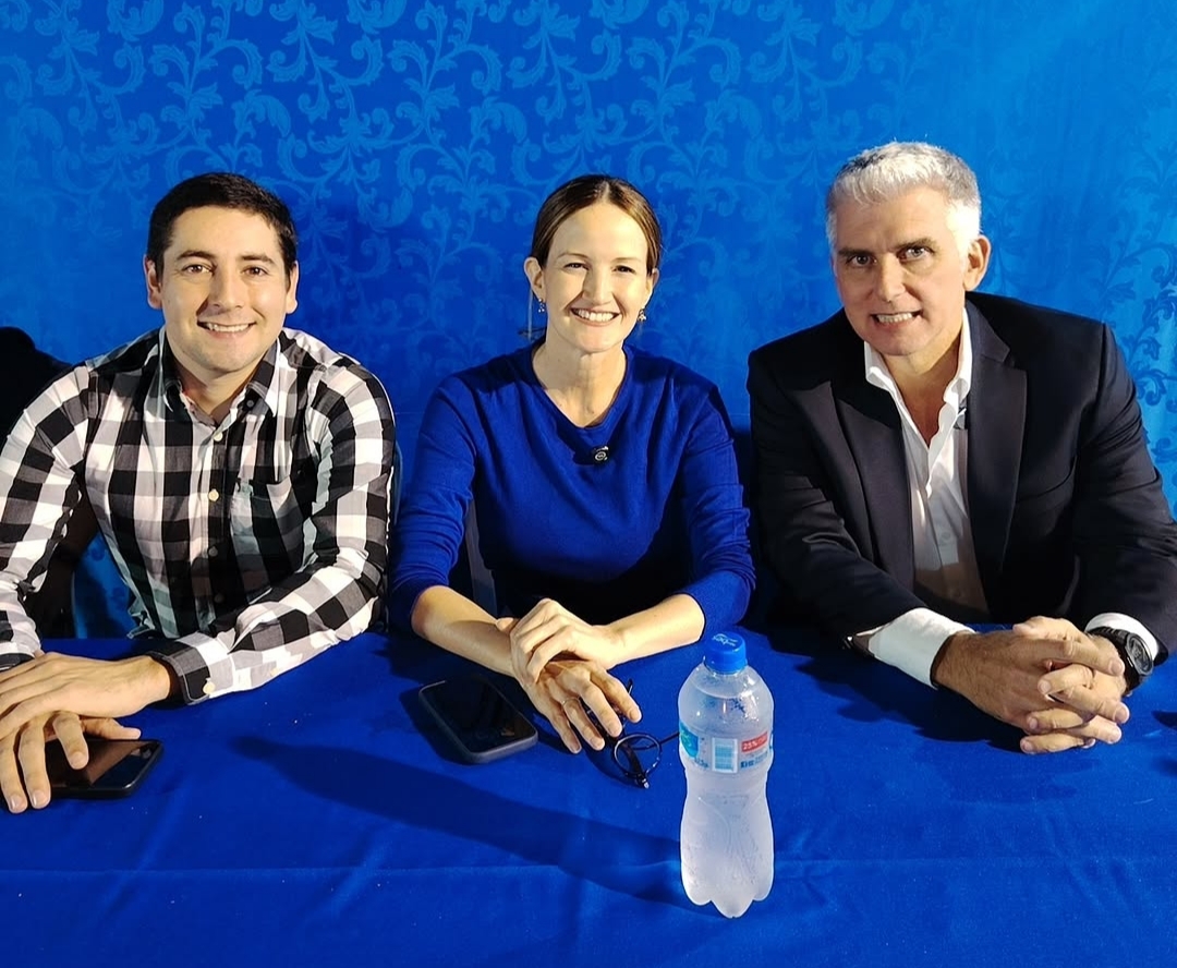 Agustín Saguier junto a la candidata a la Intendencia Soledad Nuñez por la Alianza Unidos por Asunción 